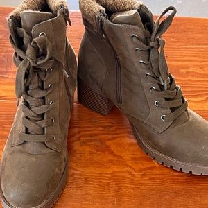 Army green heeled boots (perfect for fall!!)